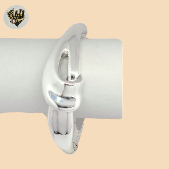 (2-0657) 925 Sterling Silver - 7.5mm Carved Bangle - 2.5