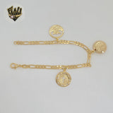 (1-0895) Laminado de oro - Pulsera con dijes de eslabones Figaro de 4 mm - 7,5" - BGF