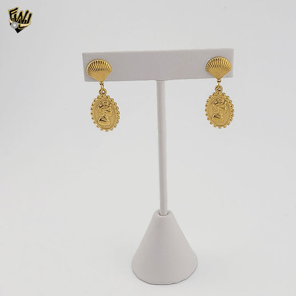 (4-2146) Stainless Steel - Dangling Queen Elizabeth Earrings.
